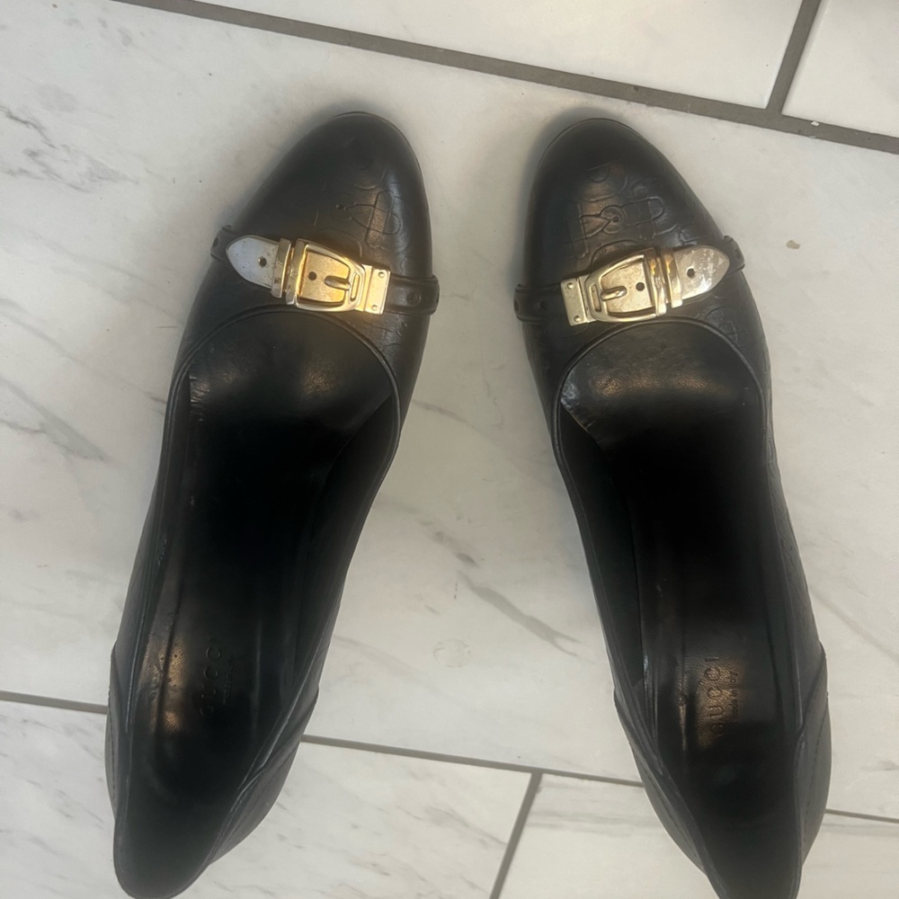 Women’s Authentic  Gucci Black leather heels.